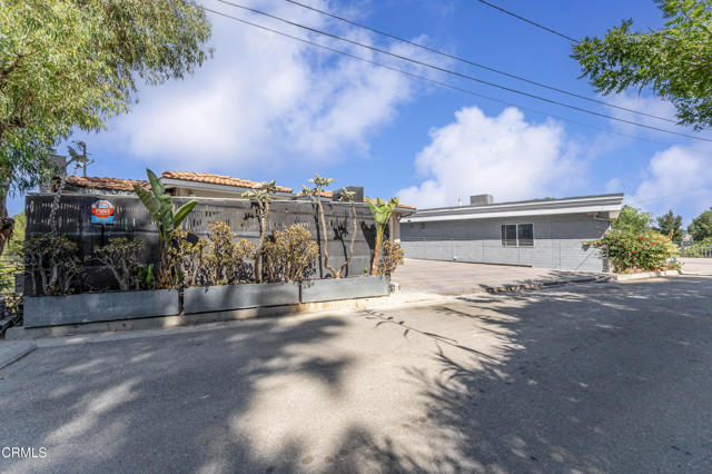 453 Frontenac Avenue, Los Angeles CA: https://media.crmls.org/mediaz/07e17c86-a160-49cd-a177-24b3d2b4c4d8.jpg