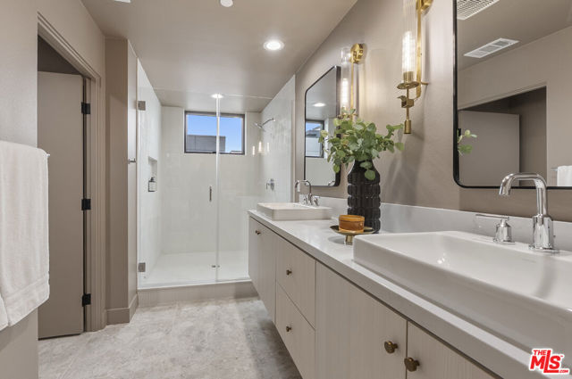 1320 W Cannon Drive, Los Angeles CA: https://media.crmls.org/mediaz/07e1fc60-7647-4154-8f36-d283f90d675c.jpg