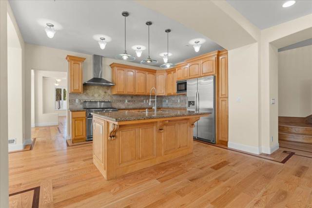 2100 Stone Ridge Drive, Royal Oaks CA: https://media.crmls.org/mediaz/07e33b55-508b-4308-a308-0bcd2979b95a.jpg