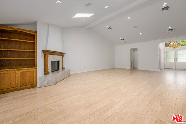8760 White Oak Avenue, Sherwood Forest CA: https://media.crmls.org/mediaz/07e37b84-89fc-4eca-9c0b-af8fd640805f.jpg