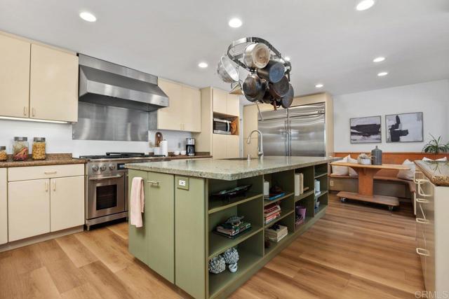 1859 Zapo Street, Del Mar CA: https://media.crmls.org/mediaz/07e48e25-4d02-45ed-858a-b46eea81ee63.jpg
