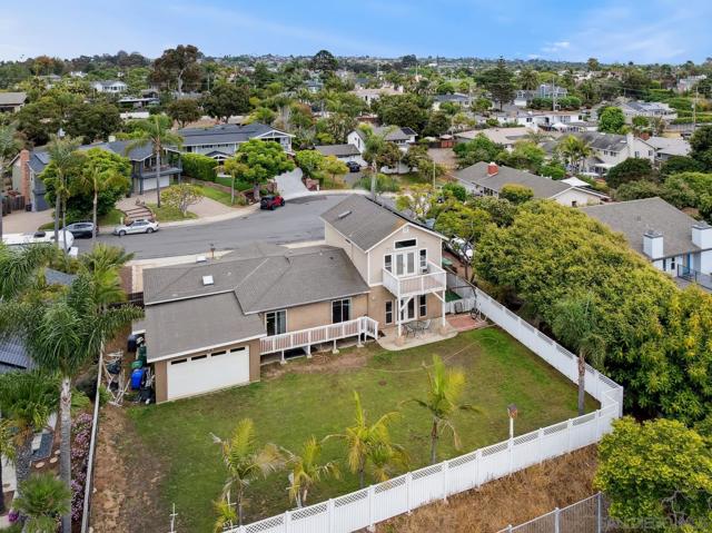 2725 Morning Glory Ln, Carlsbad CA: https://media.crmls.org/mediaz/07e49e63-2ea9-41ee-a2fe-ae7971ebc5f5.jpg