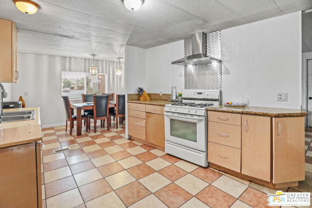 17555 Corkill Rd, Desert Hot Springs CA: https://media.crmls.org/mediaz/07e5026f-8b49-4959-a413-dd1e4fdc904e.jpg