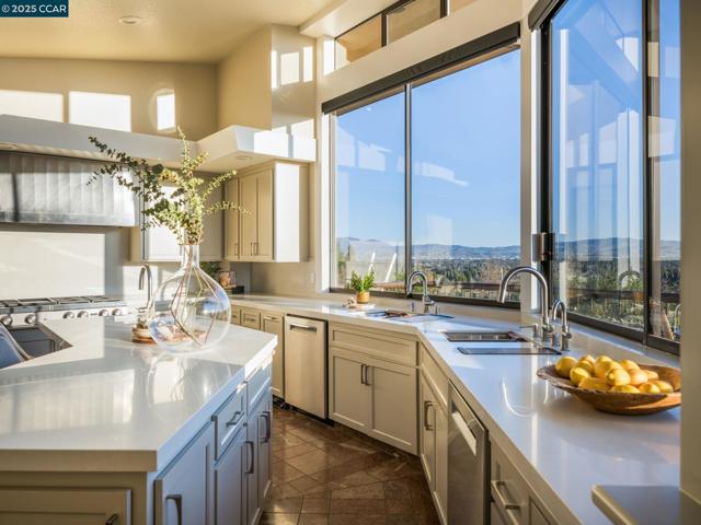 21 Deer Oaks Ct, Pleasanton CA: https://media.crmls.org/mediaz/07e5b45c-aca5-4c2a-b132-3751c9a9d6ea.jpg