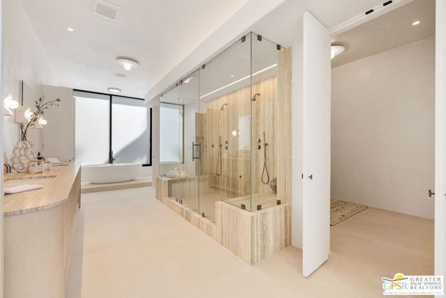 71000 Tamarisk Lane, Rancho Mirage CA: https://media.crmls.org/mediaz/07e5e105-fa4b-4ada-812a-94cb5e9b1efd.jpg