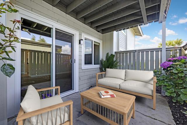 394 Caliente Dr, San Leandro CA: https://media.crmls.org/mediaz/07e714ab-e97e-4272-8f3f-3ad927af97ba.jpg
