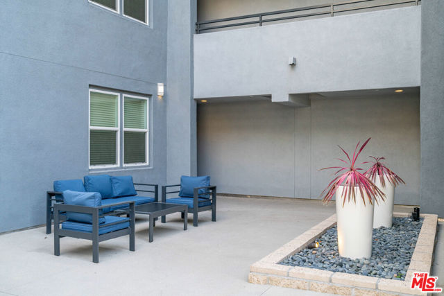 7100 Playa Vista Drive, Playa Vista CA: https://media.crmls.org/mediaz/07e75251-255f-4db8-9838-1ab3accf488d.jpg