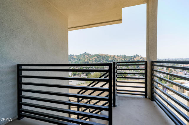 3870 W Point Drive, Los Angeles CA: https://media.crmls.org/mediaz/07e77354-57cb-4cc0-af14-3d8cc6af8baf.jpg