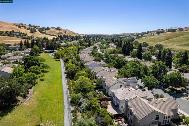 315 Glasgow Circle, Danville CA: https://media.crmls.org/mediaz/07e790ba-cc24-482a-b1e2-6a72f0962cca.jpg