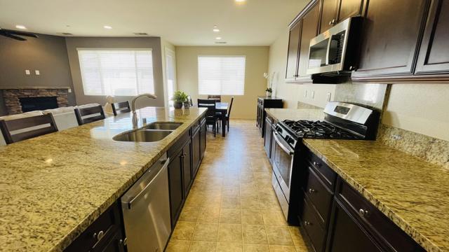 82982 Wheatley Court, Indio CA: https://media.crmls.org/mediaz/07e7e3c4-4bc7-48d6-9e03-9c6c2e7b77fd.jpg