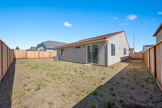 1911 Hydrangea Dr, Hollister CA: https://media.crmls.org/mediaz/07e85646-de1e-438b-bd2b-56b79be15749.jpg