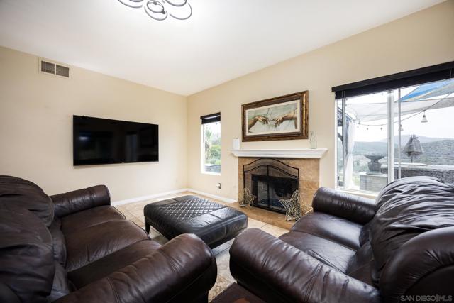 Image 14 of 49 For 457 Silver Shadow Dr