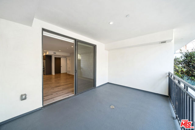 1226 S Bedford Street, Los Angeles CA: https://media.crmls.org/mediaz/07e9f29c-953d-495b-8ff4-e852b42018c9.jpg