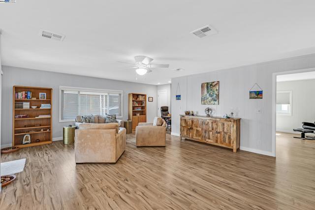 29360 Middleborough Way, Hayward CA: https://media.crmls.org/mediaz/07ea4e7c-5095-415a-b3f1-c7f415b448e8.jpg