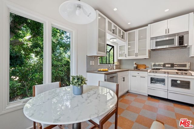 2116 Princeton Avenue, Los Angeles CA: https://media.crmls.org/mediaz/07ea718d-54fd-4242-81eb-ed5185be1deb.jpg