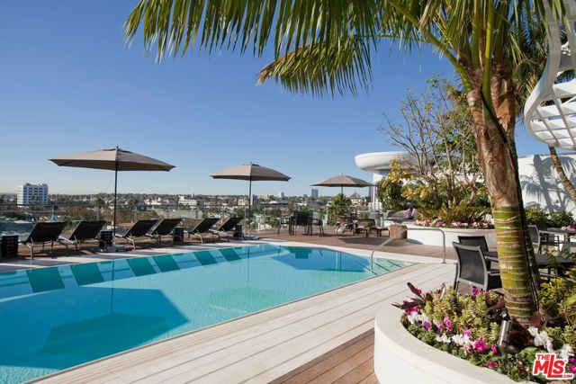 8500 Burton Way, Los Angeles CA: https://media.crmls.org/mediaz/07ea88d1-8ff4-4439-b112-7a8aa362f7b6.jpg