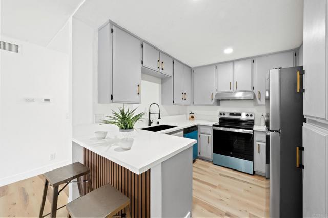 10350 Caminito Cuervo, San Diego CA: https://media.crmls.org/mediaz/07ea89aa-0240-43b9-a356-bb4678633183.jpg