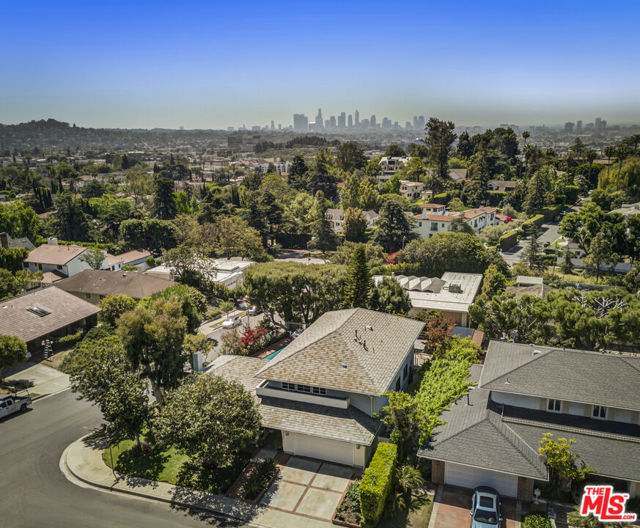 5136 Los Bonitos Way, Los Angeles CA: https://media.crmls.org/mediaz/07eb6271-4222-45f9-9cf3-cde0cc97685f.jpg