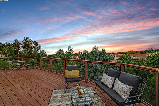 20340 Hunters Knls, Castro Valley CA: https://media.crmls.org/mediaz/07eb7b71-6e01-4167-bd4b-6f27e86bf04c.jpg