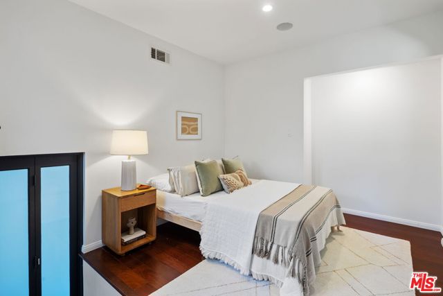 2465 N Gower Street, Los Angeles CA: https://media.crmls.org/mediaz/07ebb3fd-9f56-4831-9ad9-9adfaba5f984.jpg