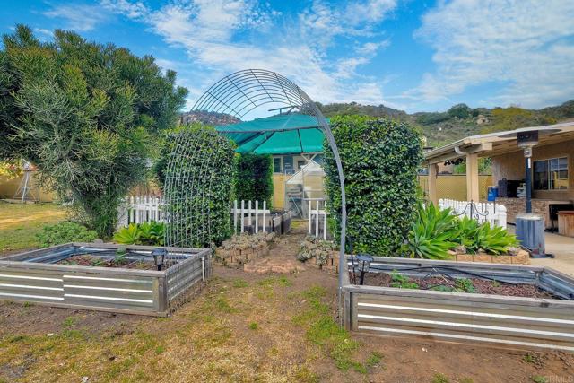 3097 Hidden Creek, Escondido CA: https://media.crmls.org/mediaz/07ebdcc8-eb6a-4769-8973-6236ae87542a.jpg