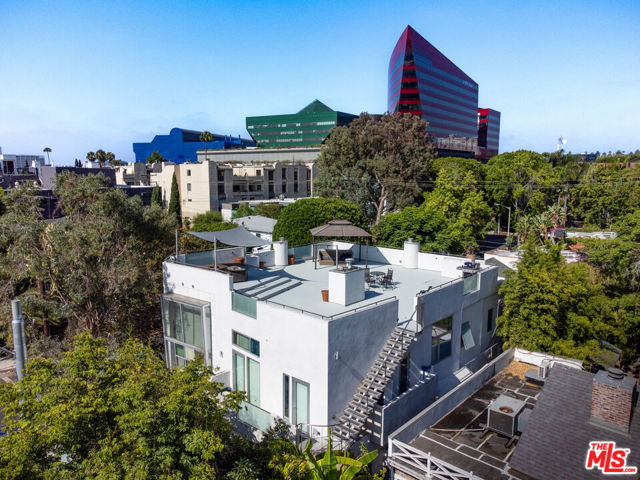 801 Westbourne Drive, West Hollywood CA: https://media.crmls.org/mediaz/07ebf813-2a26-4bd0-9756-b44e9b825ac2.jpg