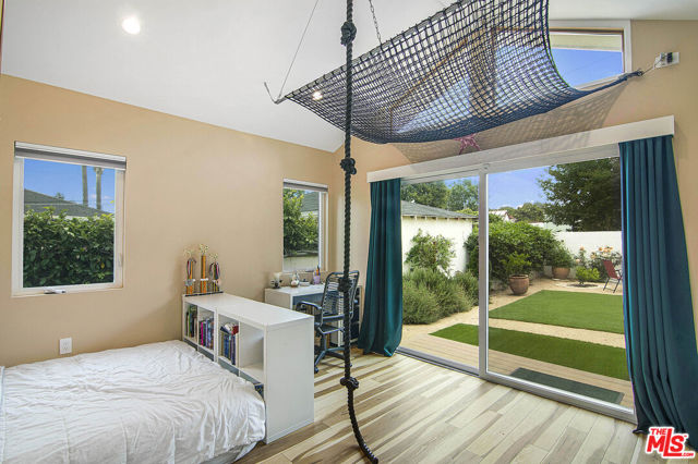 441 W Ellis Avenue, Inglewood CA: https://media.crmls.org/mediaz/07ec0527-bc0b-4143-bc09-26c4f3f4adad.jpg