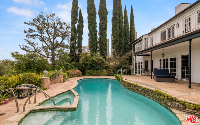 850 Birchwood Drive, Los Angeles CA: https://media.crmls.org/mediaz/07ec27fa-c013-4562-adac-f782c607f0c2.jpg