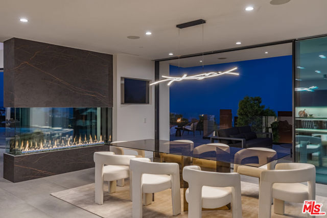 6156 Zumirez Drive, Malibu CA: https://media.crmls.org/mediaz/07ec3a2c-17ca-430b-8b47-181ec210d23d.jpg