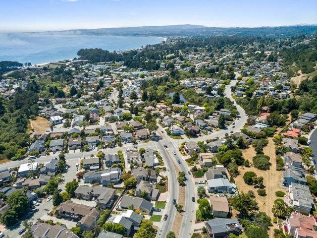 1975 Seascape Boulevard, Aptos CA: https://media.crmls.org/mediaz/07ec6505-5978-4a66-b5ef-1ff8d3e7a682.jpg