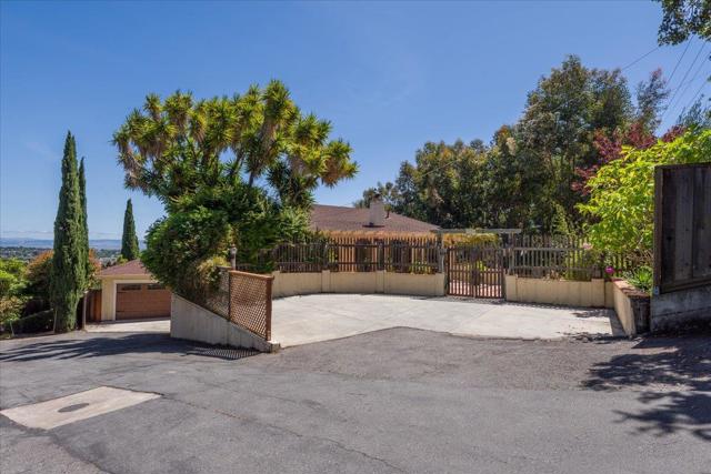 1720 Hillman Avenue, Belmont CA: https://media.crmls.org/mediaz/07ec980c-1189-4e0e-9b06-2167bb424875.jpg