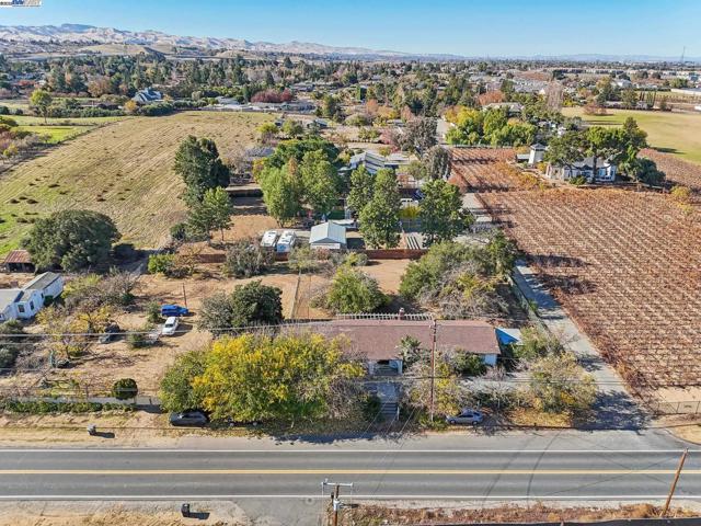 4807 Live Oak Ave, Oakley CA: https://media.crmls.org/mediaz/07ed2da8-ae33-41f1-a853-7c665b3897f3.jpg