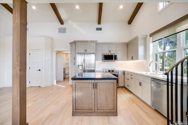 Detail Gallery Image 8 of 26 For 327 D St, Ramona,  CA 92065 - 2 Beds | 2 Baths