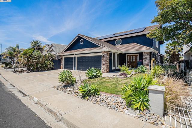 4325 Monterey ct, Discovery Bay CA: https://media.crmls.org/mediaz/07edd523-a9e4-4fbb-90fc-c35ece46f80a.jpg