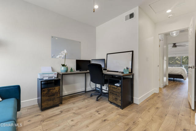5757 Lake Lindero Drive, Agoura Hills CA: https://media.crmls.org/mediaz/07edd83d-0a6a-4fdd-94ff-825b932a0b51.jpg
