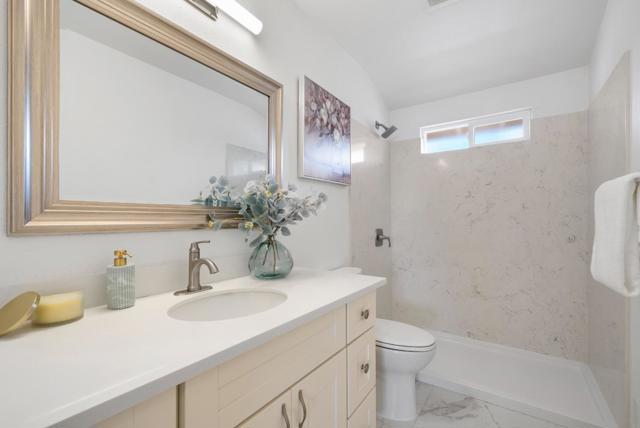 Image 10 of 30 For 822 Lakebird Drive