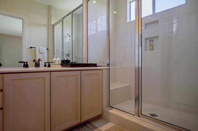 425 Desert Holly Drive, Palm Desert CA: https://media.crmls.org/mediaz/07ee08f3-1b88-42ea-8292-6402f398bff4.jpg