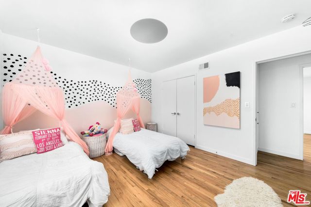 3443 Mandeville Canyon Road, Los Angeles CA: https://media.crmls.org/mediaz/07ee2664-bdc2-4204-bb21-15857beb9b75.jpg