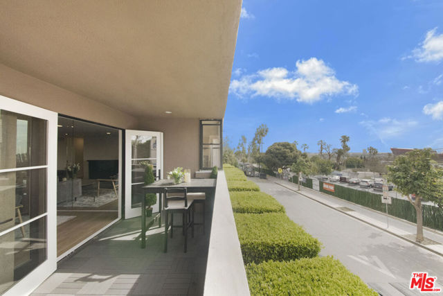 1010 Hammond Street, West Hollywood CA: https://media.crmls.org/mediaz/07ee44b0-7e52-488d-a9cf-19161a1dc2d8.jpg