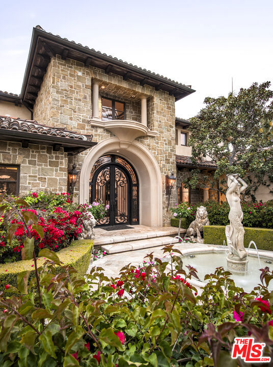 427 La Marina Drive, Camarillo CA: https://media.crmls.org/mediaz/07ee4833-efc3-4d11-b254-3555f362db29.jpg