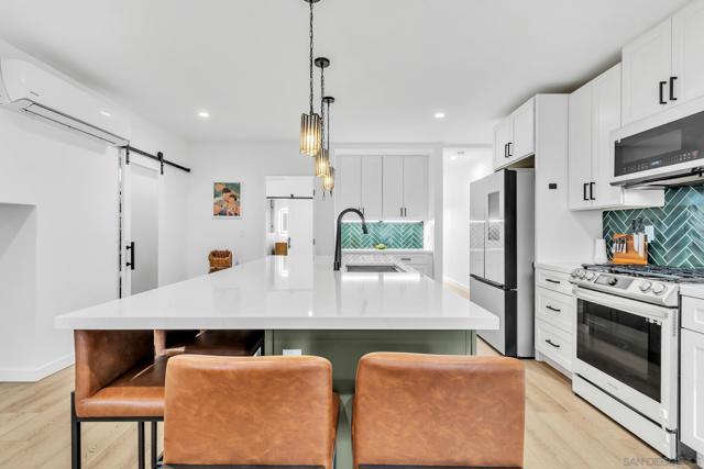 2146 Franklin Ave, San Diego CA: https://media.crmls.org/mediaz/07ef5395-64e7-47f5-a888-b68ea5f3ec48.jpg