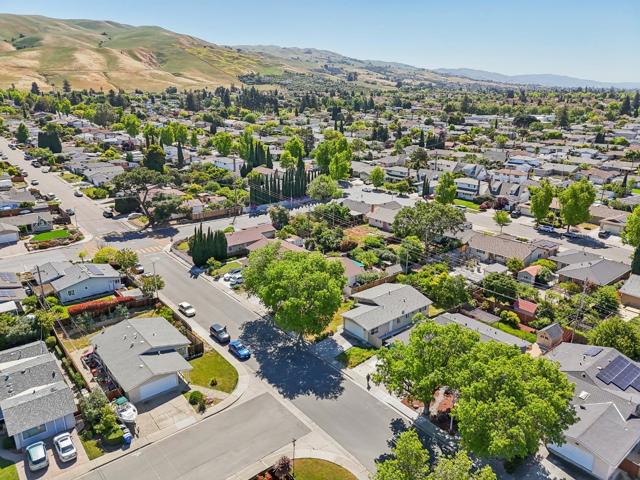 1672 Edsel Drive, Milpitas CA: https://media.crmls.org/mediaz/07effaea-8c14-4aec-8e8b-2ad8340685d4.jpg