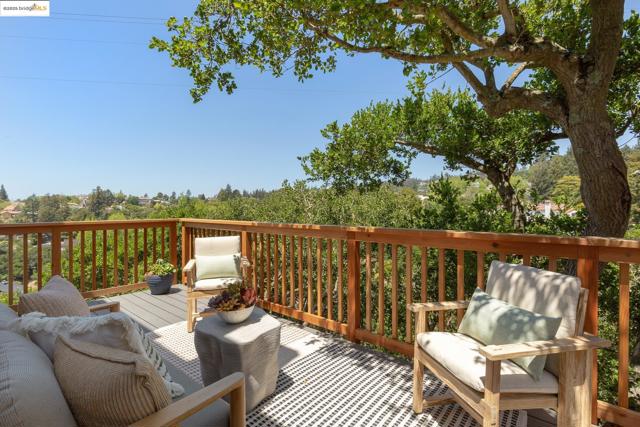 2 Cavendish Ln, Piedmont CA: https://media.crmls.org/mediaz/07f0ef8c-baa1-487e-961c-88b411dad74d.jpg