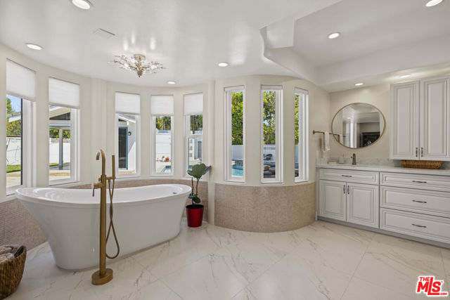 8944 Enfield Avenue, Sherwood Forest CA: https://media.crmls.org/mediaz/07f1151b-3f23-4169-b532-75c7a8b505c5.jpg