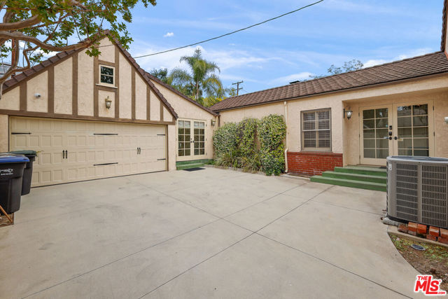 2005 Chilton Drive, Glendale CA: https://media.crmls.org/mediaz/07f11705-ed38-46a6-9bc6-5c7fb5e00b5d.jpg