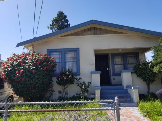 6939 Fresno St, Oakland CA: https://media.crmls.org/mediaz/07f1251f-d95f-4513-b021-62173987ff53.jpg