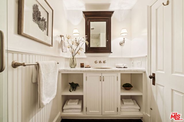 8455 Fountain Avenue, West Hollywood CA: https://media.crmls.org/mediaz/07f15bfc-3d92-45ce-8178-8b77cf4145f9.jpg