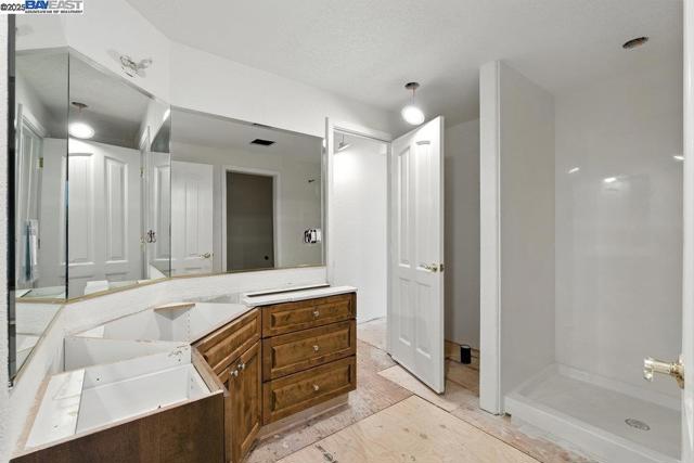 21798 Independent School Rd, Castro Valley CA: https://media.crmls.org/mediaz/07f165b1-4763-4799-adbf-e7c4c553d337.jpg