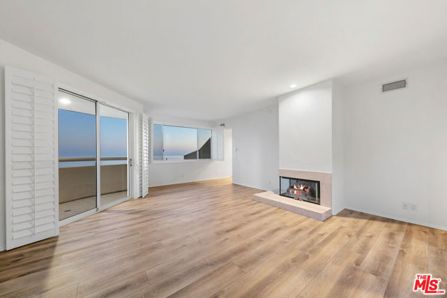 32215 Pacific Coast Highway, Malibu CA: https://media.crmls.org/mediaz/07f1835d-3c22-4195-bbe5-81cc1ec502d0.jpg