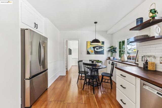 1350 Curtis St, Berkeley CA: https://media.crmls.org/mediaz/07f1aa56-33ec-4db2-8fc1-5e5635f1d9d3.jpg